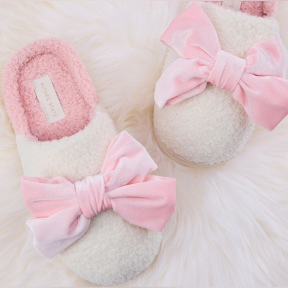 Altar'd State Shoes - NWOT Altar'd State Bonnie Bow Slippers in Cream Pink Sz M 7/8